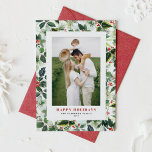 Tarjeta Festiva Foto del patrón de hojas variadas y de winterberry<br><div class="desc">Esta tarjeta de Navidad presenta un diseño de mora de color agua festivo con hojas variadas suaves y un marco de Relieve metalizado dorado para resaltar tu foto favorita. La combinación de delicado arte botánico y brillantes acentos metálicos crea un aspecto de vacaciones intemporal. Personaliza fácilmente la tarjeta con tu...</div>