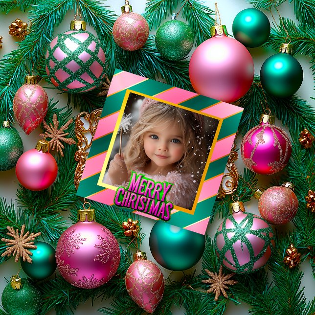 Tarjeta Festiva Foto encantada de Wonderland en invierno rosa y ve (Cute Pink and Green Merry Christmas Holiday Photo Card)