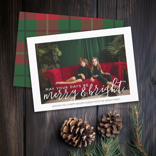 Tarjeta Festiva Foto: enorme Merry & Bright - Red Green Plaid (Rustic Modern Christmas Card with 1 Photo and Type Overlay - Print and Download Options)
