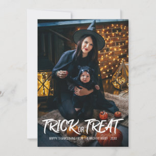 Tarjeta Festiva Foto familiar de Halloween "Truco o trato"