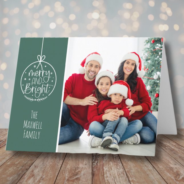 Tarjeta Festiva Foto Familiar: Navidades Frescos Y Brillantes (Family Photo Simple Merry And Bright Christmas Holiday Card)
