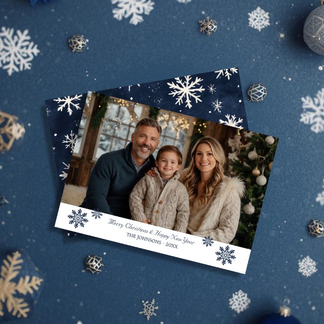 Tarjeta Festiva Foto mínima de Navidades de acento de copo de niev (Minimal Navy Snowflake Accent Christmas Photo Holiday Card)