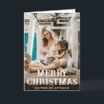 Tarjeta Festiva Foto mínima de Navidades modernos<br><div class="desc">Tarjeta de Navidades modernos con un diseño simple y mínimo con "Feliz Navidad" en una tipografía divertida y audaz sobre tu foto favorita. El interior tiene una segunda imagen junto con tu mensaje personalizado en blanco y negro.</div>