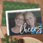 Tarjeta Festiva Foto moderna - Alegría mínima de la franja blanca<br><div class="desc">DISEÑO FRONTAL: Un saludo de vacaciones para Navidades - ovaciones - está encima de la foto en un gran y moderno tipo de letra de guión. La foto está fuera del centro, y la firma familiar envuelve el borde blanco. También se incluye un ligero acento de borde blanco. — DISEÑO...</div>