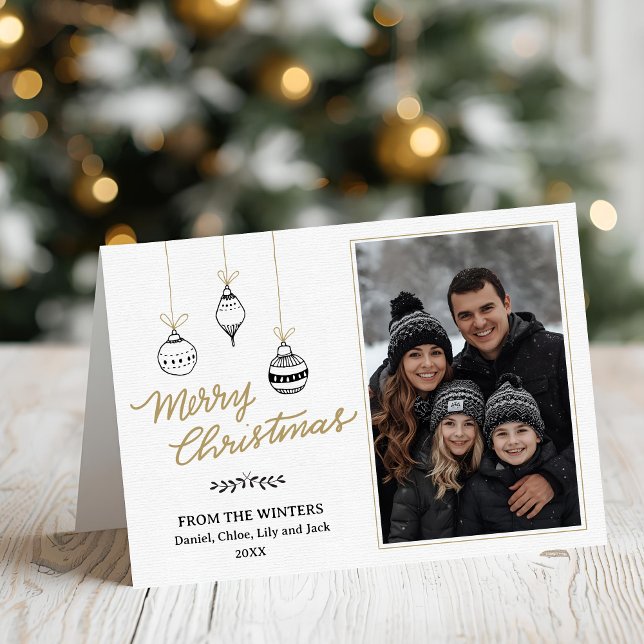 Tarjeta Festiva Foto moderna de familia en negro y dorado (Modern Minimalist Black and Gold Hand-Drawn Christmas Baubles Family Photo Folded Christmas Card
)