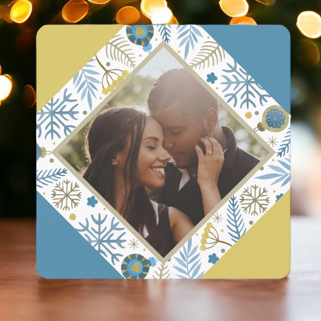 Tarjeta Festiva Foto moderna personalizada por navidades (Christmas Personalized Modern Photo Holiday Cards from Ricaso. Designed in yellow and blue)