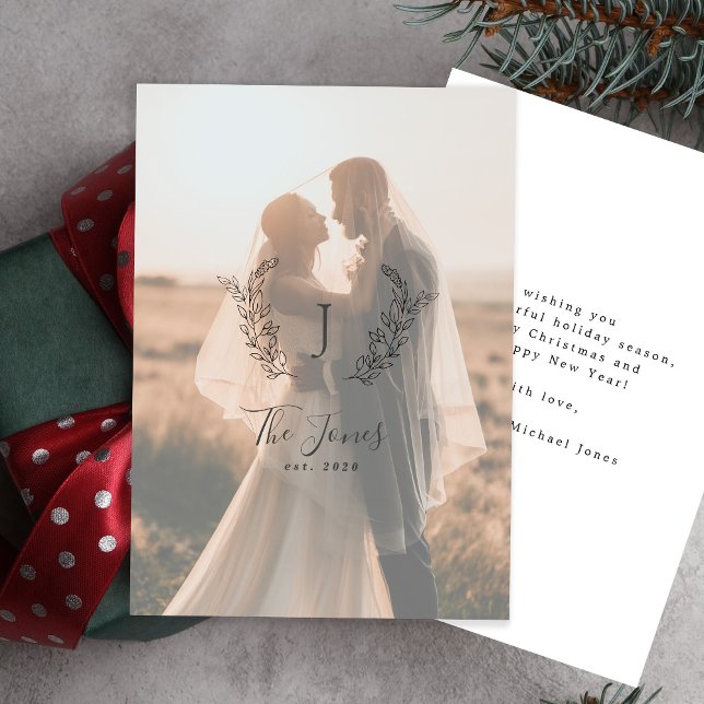 Tarjeta Festiva Foto overlay nombre de recién casados monogramed e (Subido por el creador)