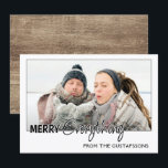 Tarjeta Festiva Foto personalizado Divertido Merry Everything Humo<br><div class="desc">Única, clásica, moderna, bonito y decorativa tarjeta de vacaciones. Cute Merry Everything saluda texto y espacio para personalizar o personalizar con una foto, nombre de familia (o nombres individuales) y (limitado) mensaje de su elección. Con un elegante estilo rústico de casa de campo estilo casa de campo de madera de...</div>