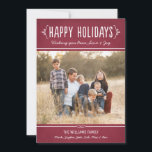 Tarjeta Festiva Foto Rustic Wine Red Happy Holidays<br><div class="desc">Envíe sus deseos de vacaciones con estilo con este sencillo y cálido saludo fotográfico! La tarjeta contiene dos fotos (frontal y posterior) de su familia y un texto de estilo escrito a mano personalizado que puede ser personalizado. Colores de diseño: color blanco y rojo intenso con un aspecto rústico ante...</div>