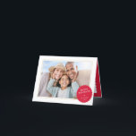 Tarjeta Festiva FOTO SENCILLA mancha festiva mínima moderna rojo<br><div class="desc">por kat massard >>> WWW.SIMPLYSWEETPAPERIE.COM<<< An elegant card design featuring quote that you can change yourself! White geometric border on the backside, giving you the opportunity to handwrite a personal message or place a full portrait photo. NOTE >> Póngase en contacto conmigo kat@simplysweetpaperie.com si necesita ayuda para redimensionar sus fotos...</div>