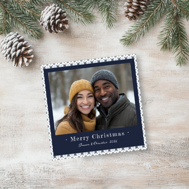 Tarjeta Festiva Foto simple de Navidades de copos de nieve azules  (Christmassy Square Blue and White Snowflake Photo Holiday Card)