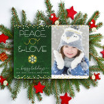 Tarjeta Festiva Foto verde Paz Alegría Amo Snowflake Oro moderno<br><div class="desc">"Paz, alegría y amor." Un divertido, lúdico Relieve metalizado dorado, un ilustracion de copos de nieve blanco y una tipografía moderna sobre un fondo acuático de mármol verde oscuro y profundo le ayudarán a entrar en temporada de vacaciones, junto con la foto personalizado de su elección. Relieve metalizado de oro...</div>