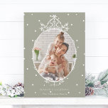 Tarjeta Festiva Fotografía de bienvenida de la temporada verde neu<br><div class="desc">Este color neutro navidad plano | tarjeta de vacaciones cuenta con un sencillo marco vintage con una foto. Para una personalización más avanzada de este diseño,  haga clic en el BOTÓN HERRAMIENTA DE DISEÑO AZUL de arriba.</div>