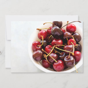 Tarjeta Festiva Fotografía de Cerezas Rojas Frescas en un Tazón