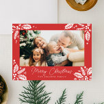 Tarjeta Festiva Fotografía de marco de Red Holly Berry Corners<br><div class="desc">Envíe esta temporada una tarjeta de vacaciones elegante y festiva con esta tarjeta de fotos completamente personalizable con dibujos a mano de follaje de invierno. Viene con un patrón de coincidencia en la parte posterior y 2 fotos adicionales y espacio para texto adicional.</div>