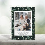 Tarjeta Festiva Fotografía de Verdor de Invierno de Married and Me<br><div class="desc">Navidades modernos y sencillos | Tarjeta fotográfica de vacaciones en un fondo verde y blanco de vegetación de invierno. Para una personalización más avanzada de este diseño,  haga clic en el BOTÓN HERRAMIENTA DE DISEÑO AZUL para cambiar el tipo de letra,  el tamaño y el color.</div>