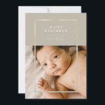 Tarjeta Festiva Fotografía del marco del champagne dorado Hanukkah<br><div class="desc">Elegante marco falso de oro,  tarjeta de foto feliz de Hanukkah Holiday. Características,  foto individual en la parte delantera y dos plantillas de fotos en la parte posterior de la tarjeta con fondo de color beige de champán.</div>