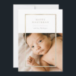 Tarjeta Festiva Fotografía del marco del champagne dorado Hanukkah<br><div class="desc">Elegante marco falso de oro,  tarjeta de foto feliz de Hanukkah Holiday. Características,  foto simple en la parte delantera y dos espacios de plantilla de fotos en la parte posterior de la tarjeta con fondo de color beige de champán.</div>