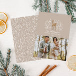 Tarjeta Festiva Fotografía elegante de reno pekinés dibujado a man<br><div class="desc">Lápiz de color beige natural dibujado a mano elegante tarjeta de Navidades de fotografía vacacional simple.</div>