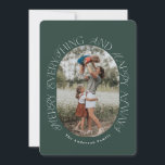 Tarjeta Festiva Fotografía moderna en arco elegante tipografía bot<br><div class="desc">Comprimido moderno de color verde oscuro arco foto elegante color de agua rústico secado color botánico de color mudo floral tarjeta de Navidades de vacaciones.</div>