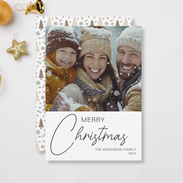 Tarjeta Festiva Fotos de la familia de guiones modernos de Feliz N (Merry Christmas Modern Script Family Photo Holiday Card by MINTIC DESIGN STUDIO)