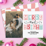 Tarjeta Festiva Fotos De La Familia Retro Vintage De Madera Y Bril<br><div class="desc">Celebra la temporada con alegría y nostalgia usando nuestra tarjeta de vacaciones de fotos de familia Merry y Bright Trendy Vintage Retro. Esta encantadora tarjeta combina un diseño vibrante de inspiración retro con un toque moderno, lo que lo hace perfecto para compartir la alegría festiva con la familia y los...</div>