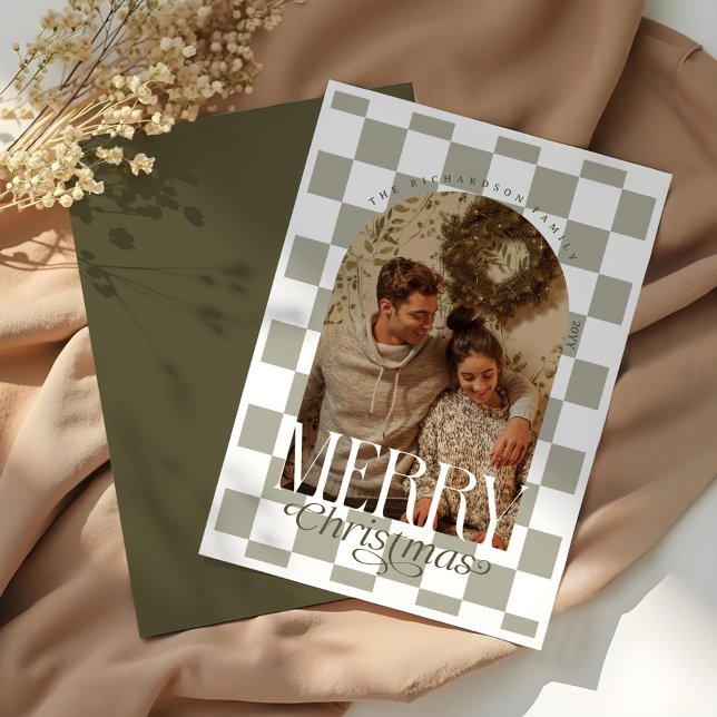 Tarjeta Festiva Fotos del arco del tablero de ajedrez navideño ret (Merry Christmas Retro Checkerboard Arch Photo Holiday Card)