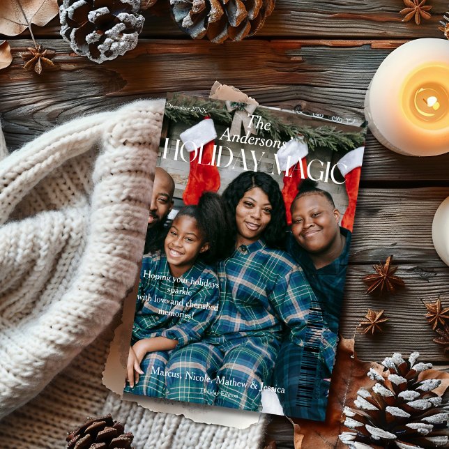 Tarjeta Festiva Fotos familiares de portada de la revista mágica d (Holiday Magic Magazine Cover-Style Family Photo)