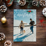 Tarjeta Festiva Fotos navideñas de ferry de las copas de nieve bla<br><div class="desc">Hermosa temática de copos de nieve Tarjeta navideña merry impresa con tu foto cubriendo la tarjeta, copos de nieve blancos bonitos, bayas grises con hojas verdes, tu nombre y el año. Esta hermosa tarjeta fotográfica 5x7 muestra un marco blanco de copo de nieve sobre tu foto con tipografía blanca y...</div>