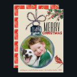 Tarjeta Festiva Fotos navideñas merry Bauble Estilo de cosecha úni<br><div class="desc">Pida una Feliz Navidad con unas tarjetas de felicitación únicas de vacaciones de estilo vintage. Pon tu foto favorita dentro de esta bonita tarjeta de fotos de adorno navideño y agrega tu nombre y el año. La foto aparecerá suspendida dentro del adorable bauble, con un pequeño pájaro cardinal rojo en...</div>