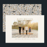 Tarjeta Festiva Fotos personalizadas Hermoso gris Botánico Elegant<br><div class="desc">Desea a sus amigos y familiares unas Felices Fiestas con estas hermosas tarjetas que presentan su foto favorita y un hermoso diseño botánico en gris en la parte posterior.</div>