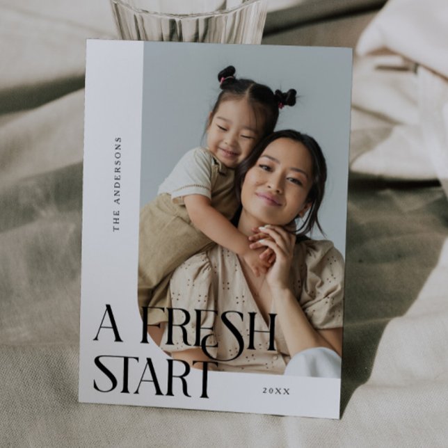 Tarjeta Festiva Fresh Start New Year White Curved Frame Photo (Subido por el creador)