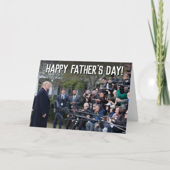 Tarjeta Festiva Funny Donald Trump vs Día de padre de los medios (Anverso)