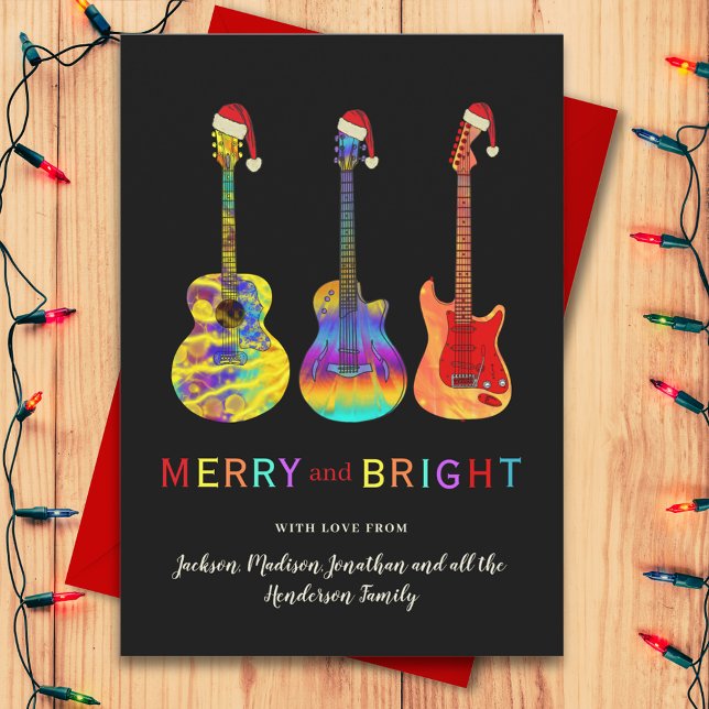 Tarjeta Festiva Funny Guitar Santa Merry y Navidades brillantes (Rock and roll Christmas guitars wearing Santa hats merry and bright budget holiday greetings card)