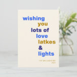 Tarjeta Festiva Funny Hanukkah Love Latkes ilumina a Personalizado<br><div class="desc">Funny Hanukkah Love Latkes ilumina la tarjeta de vacaciones Blue Personalizado</div>