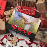 Tarjeta Festiva Funny Ho Ho Oh Esperamos Navidades<br><div class="desc">Divertido "¡Ho Ho Oh!" Tarjeta de felicitación navideña para navidades,  una forma encantadora de celebrar la inminente llegada de su pequeño durante esta temporada festiva. Es una manera inolvidable de difundir alegría,  risas y buenos deseos a medida que se cuenta hasta la llegada de tu pequeño.</div>