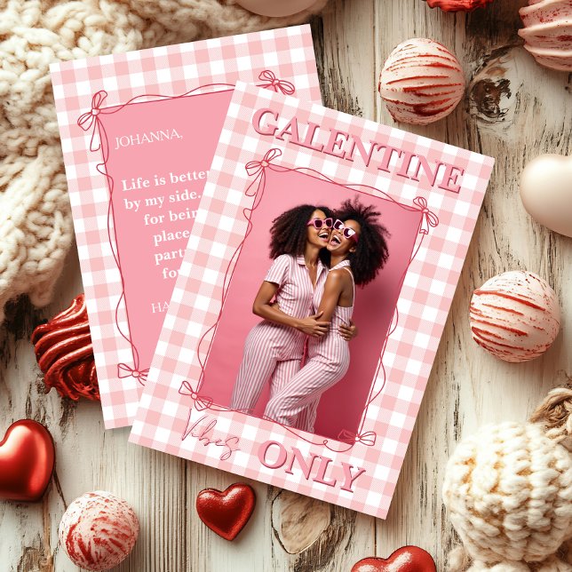 Tarjeta Festiva Galentine’s Day Bestie Pink Gingham Photo (Galentine’s Day Bestie Pink Gingham Photo Holiday Card)