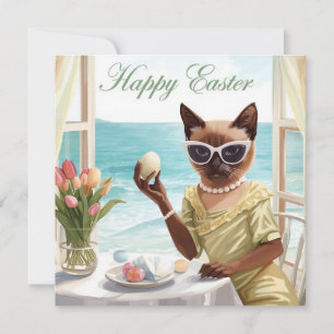 Tarjeta Festiva gato siamés de Pascua con huevos en casa junto al