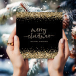 Tarjeta Festiva Glam Gold Glitter Name Merry Christmas Black<br><div class="desc">Glam Gold Purpurina Nombre Script Feliz Navidad Negro. Elegante dorado y negro para sus festividades de saludos con falso purpurina que bordea los bordes superior e inferior del frente y en un guión de estilo de escritura a mano para Feliz Navidad. Personaliza fácilmente tu nombre.</div>