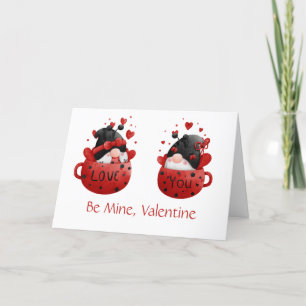 Tarjeta Festiva Gnomos rojos lindos caprichosos adorables día de S