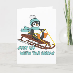 Tarjeta Festiva Go With The Snow Sledding Cute Penguin Winter