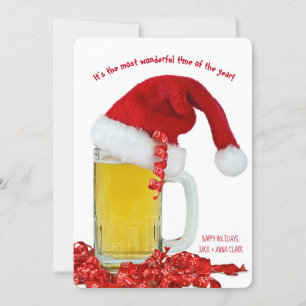 Tarjeta Festiva gorra de navidades en taza de cerveza