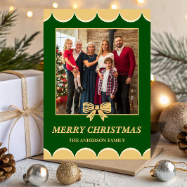Tarjeta Festiva Green & Gold Bow Scalloped Family Christmas Photo
