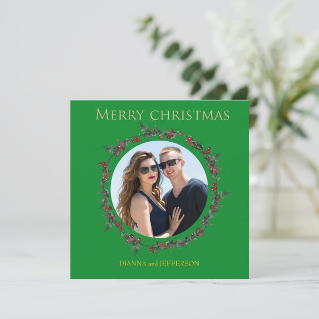 Tarjeta Festiva Greenery Holly Wreath that encloses your photo (Anverso de pie)