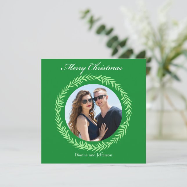 Tarjeta Festiva Greenery Light Green Leaf Wreath encloses photo (Anverso de pie)