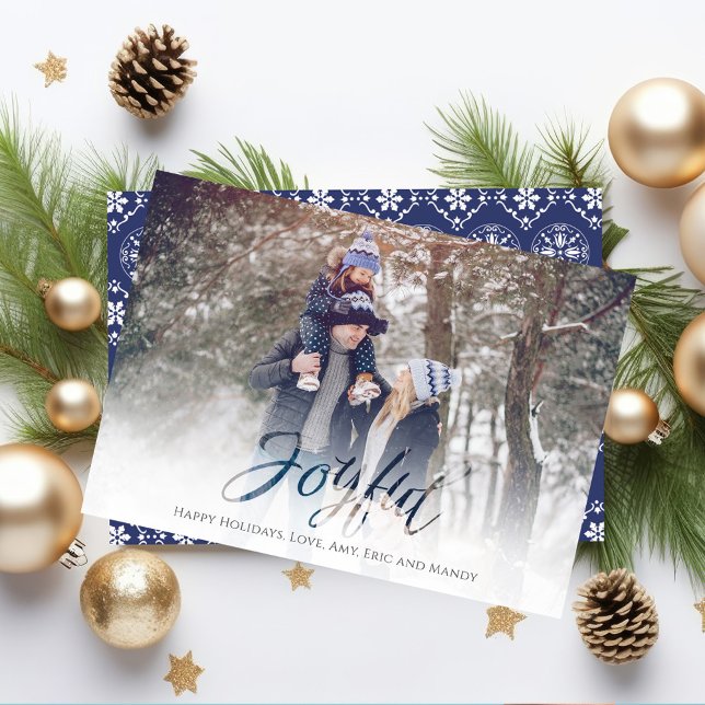 Tarjeta Festiva Guión alegre de vacaciones Copo de nieve blanco az (Christmas "Joyful" Holiday photo card with a white feathered edge. )