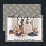 Tarjeta Festiva Guión moderno de Moda gris marrón bendecido Minima<br><div class="desc">El guión moderno de Moda gris marrón BENDIGO tarjeta de vacaciones Minimalista con fotografía. Envíe personalizable y saludos personalizados de vacaciones a amigos, colegas y familia en festividades de diseño fotográfico simple, moda, elegante y moderno, tarjetas de estilo minimalista natural! Una hermosa caligrafía de "bendecido" enmarca tu foto delante. A...</div>
