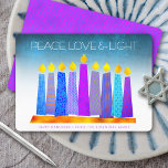Tarjeta Festiva Hanukkah Boho vela la paz turquesa luz de amor<br><div class="desc">"Paz, amor y luz". Un ilustracion juguetón, moderno y artístico de velas de patrón boho en una menorah te ayuda a iniciar las vacaciones de Hanukkah. Las velas azules variadas con motivos de Relieve metalizado falsos coloridos superponen un gradiente turquesa al fondo texturado blanco. Relieve metalizado falso de patrón púrpura...</div>