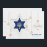 Tarjeta Festiva Hanukkah Greetings Holiday Card<br><div class="desc">Una elegante tarjeta de felicitación Hanukkah con una estrella de David y Menorah. (Imagen de pikisuperstar de Freepik.com). La tarjeta es fácil de personalizar con su texto, fuente y color de fuente. ¿No es exactamente lo que buscas? Todos nuestros productos pueden ser personalizados diseñados para satisfacer sus necesidades sin cargo...</div>