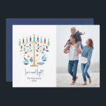 Tarjeta Festiva Hanukkah Love & Light Floral Menorah Photo Card<br><div class="desc">Tarjeta fotográfica Hanukkah Love & Light Floral Menorah. Personalice el texto personalizado anterior. En nuestra colección "Floral Hanukkah Menorah y Dreidel" se pueden encontrar elementos de coordinación adicionales.</div>